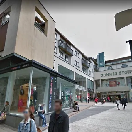 Three Bedroom - Edward Square * Galway