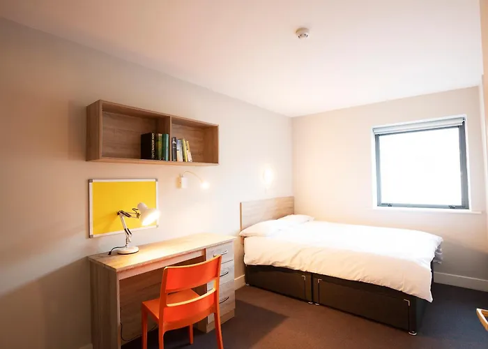 Three Bedroom - Edward Square Daire Galway