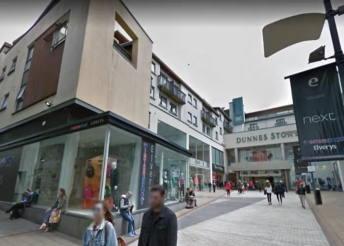 Three Bedroom - Edward Square * Galway