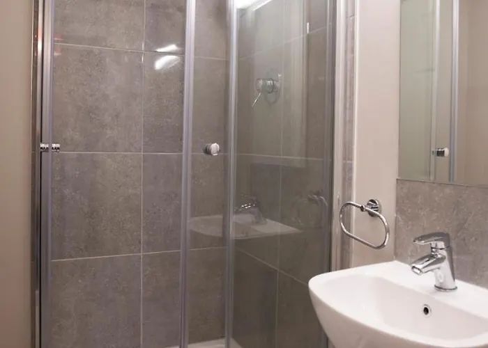 Three Bedroom - Edward Square Daire Galway